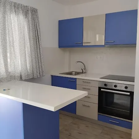 El Castle Apartment *