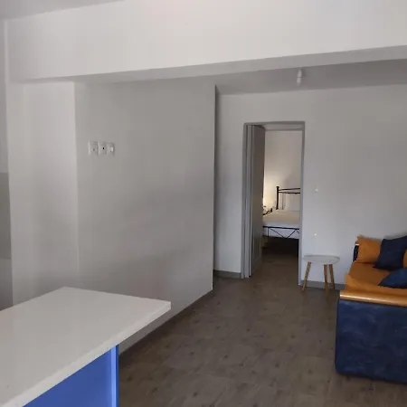 El Castle Apartment *