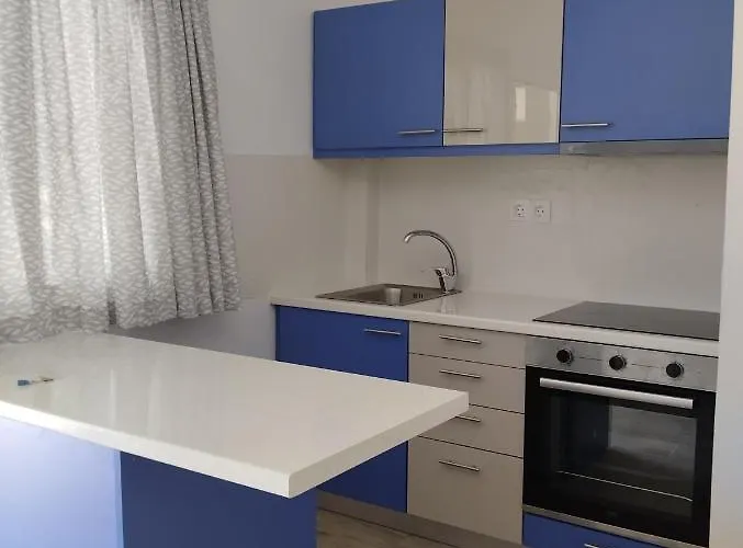 El Castle Apartment *